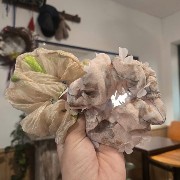 Dây buộc tóc scrunchie